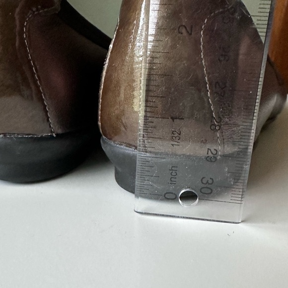 Clarks Artisan Bronze Leather Bow Ballet Flat Cap Toe Comfort Women's 7 Flaw - Picture 8 of 17